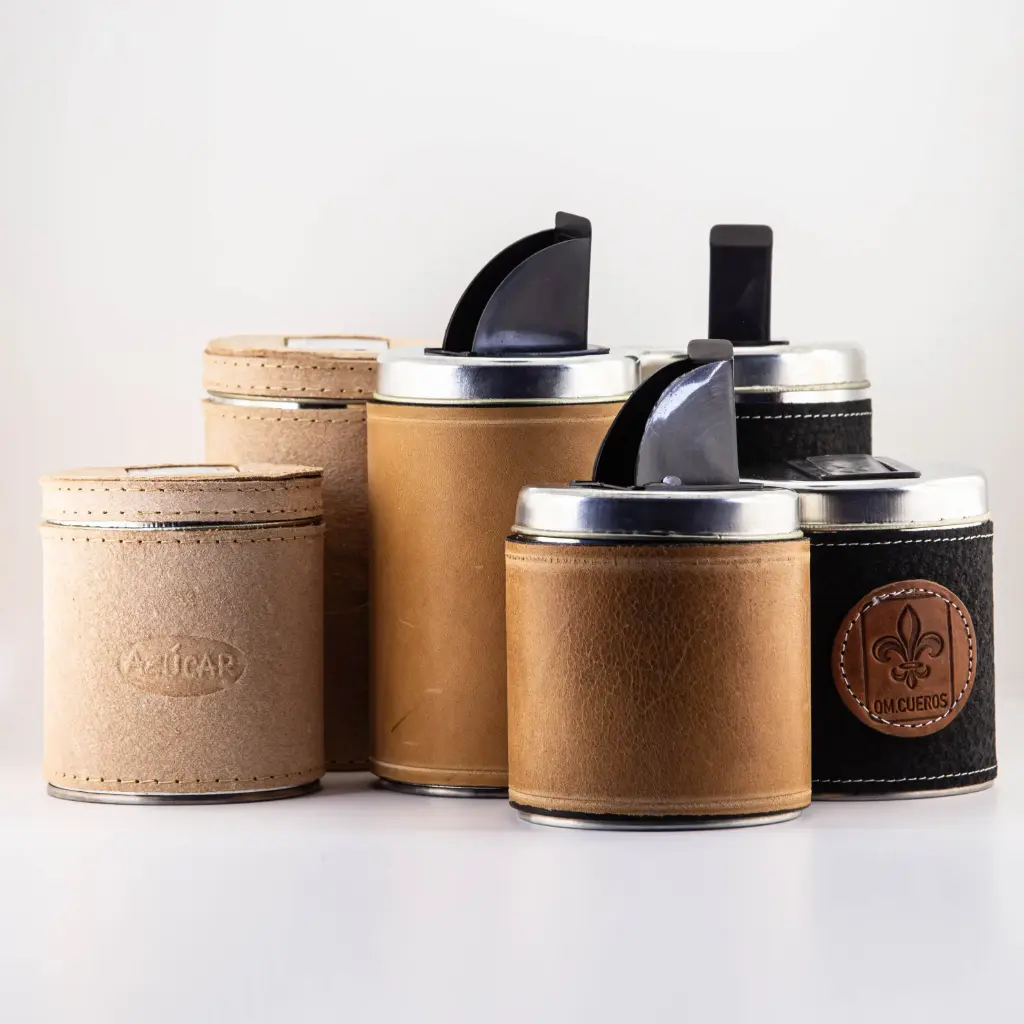 Latas forradas de cuero yerbera y azucarera
